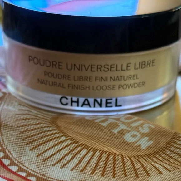 CHANEL Natural Finish Loose Powder - Cream - Picture 1 of 4